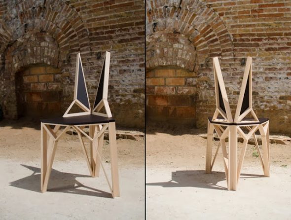 כיסא עץ עם עשר רגליים