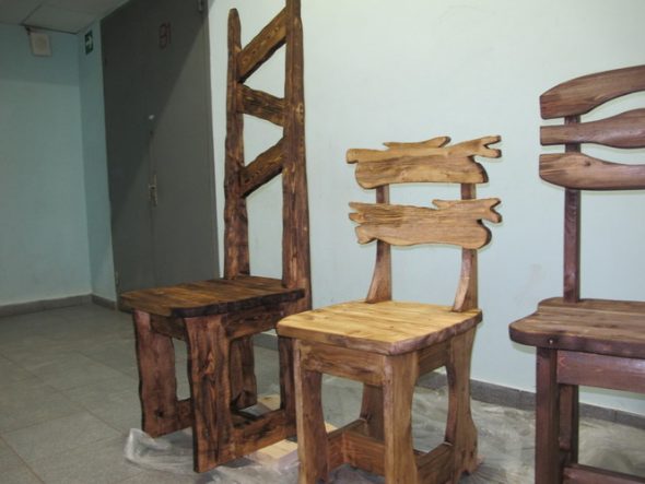 Stolar gjorda av kvinnliga händer
