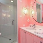 zrcadlo v koupelně designu