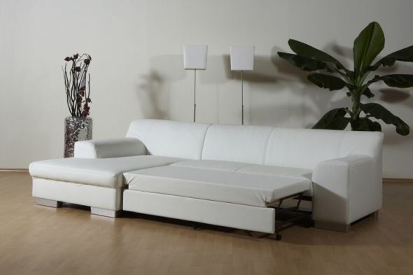 sofa sudut putih dari kulit eko