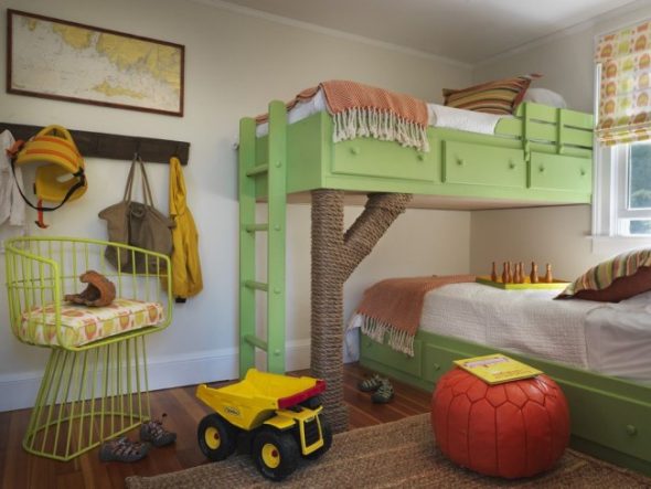 سرير بطابقين الخضراء