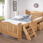 katil kayu pepejal untuk kanak-kanak