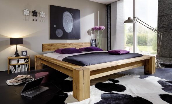 pevná postel z borovice