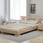 jedna a půl dřevěná postel