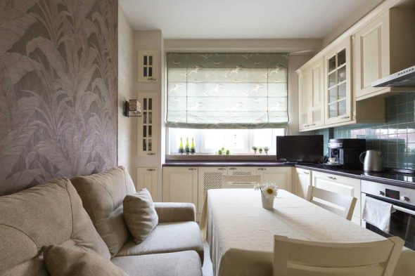 13 m²: n keittiö sohvalla