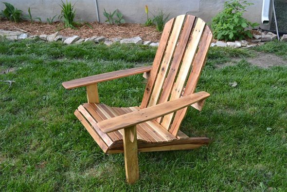 maak een stoel of een stoel gemaakt van hout