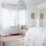 camera da letto con specchio luminoso