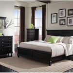 zwart houten bed
