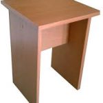 stolička do kuchyně, která je vyrobena z dřevotřískové desky