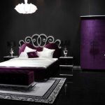 fioletowe łóżko podwójne
