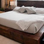 Dřevěné postele z řady fotografií
