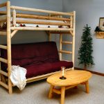 Gyerek emeletes ágy fából készült kanapéval