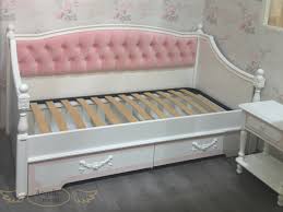 Katil sofa lurus dengan dua laci atau tempat tidur