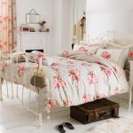 Provence-tyylinen makuuhuoneen sisustus
