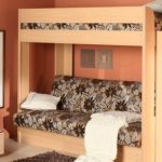 מיטת קומתיים עם ספה בחדר הילדים - סלון וחדר שינה יחד