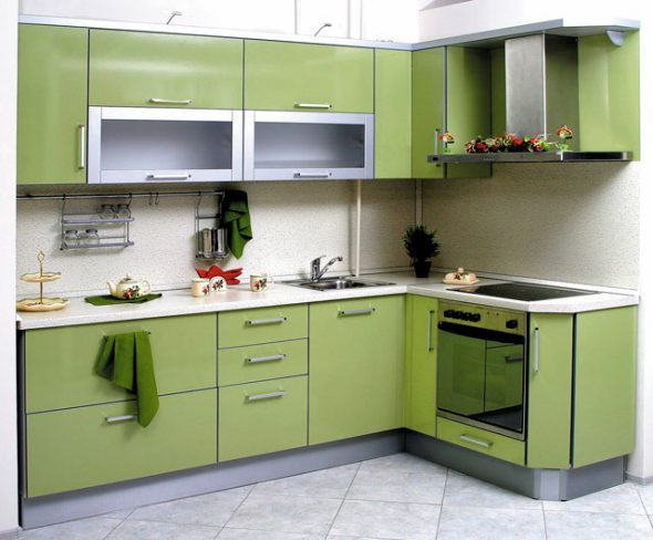 Piccola cucina ad angolo verde oliva