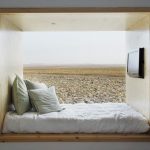 הרעיון המקורי של המיטה הדוכן, הניח בתוך נישה בקיר
