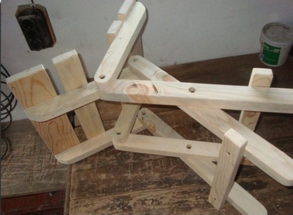 Foto kerusi kayu buatan sendiri