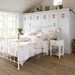 Camera da letto di una casa di campagna in stile provenzale