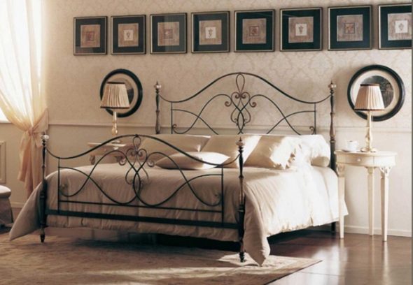 Camera da letto con letto in ferro battuto