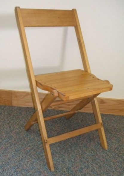 maak een houten klapstoel met een rug
