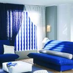 kék kanapé a szobában design