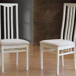 כיסאות לבנים רכים
