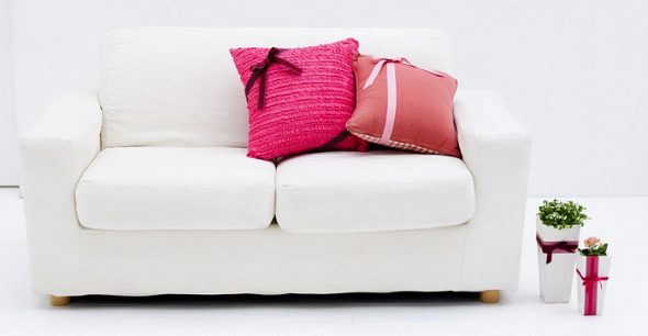 Hogyan tisztítsuk meg a székeket és a kanapéket otthon