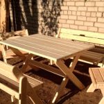 Dřevěný stůl pro odpočinek