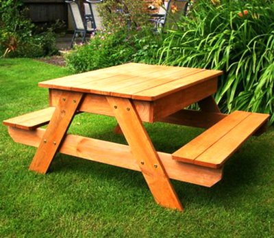 Dřevěný uliční stůl pro poskytování