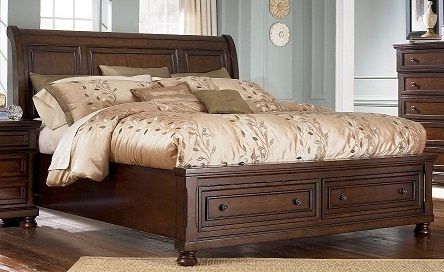 Jeden z nejoblíbenějších typů postelí je dřevěný.