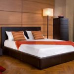 עיצוב מודרני של מיטה בחדר השינה