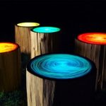 Světelné dřevěné stoly