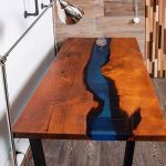 suunnittelija puinen pöytä