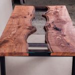 fából készült asztal folyó