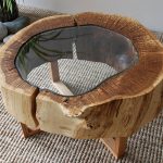 שולחן עץ מנסר עץ לחתוך