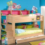 postel ikea design v dětském pokoji