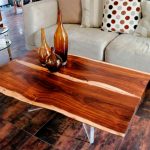 tavolo di legno all'interno