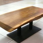 dřevěný stůl z řezu