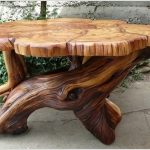 שולחן עץ של חתכים