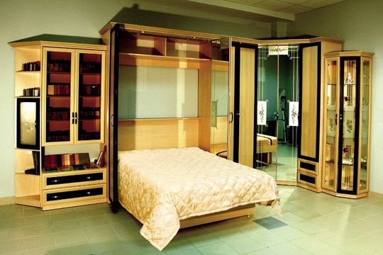 Reka bentuk katil dengan mekanisme mengangkat