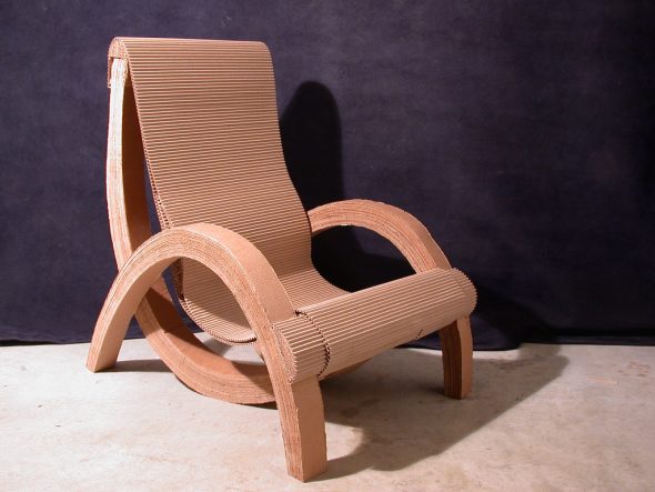 Lepenkové postava židle