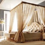Idea kreatif kanopi untuk katil di dalam bilik tidur