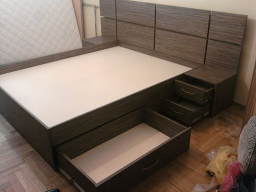 Katil dengan papan serpai dengan kotak simpanan