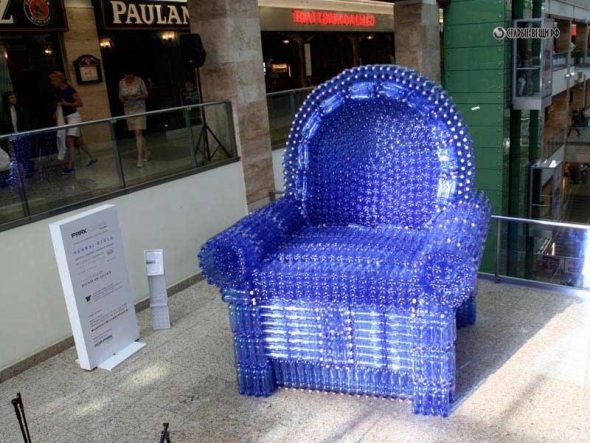 Perabot yang diperbuat daripada botol plastik melakukannya sendiri kerusi