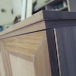 Tafelblad gemaakt van meubelpanelen verlijmd van beukenplanken