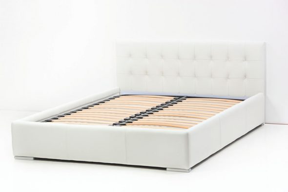 I de flesta sängar är tjockleken på lamellerna 8 cm och är konstruerad till 120 kg per vikt