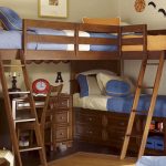 Katil dua tingkat kayu kanak-kanak dari massif