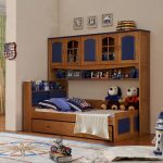 Kinderkamer met eikenhouten meubels