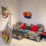 Angolo divano per bambini realizzato in pallet facile